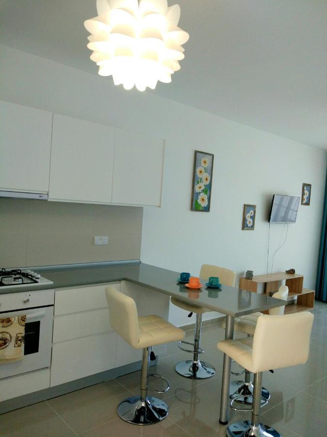 Apartment Blue In 5* Ceasar Trikomo
