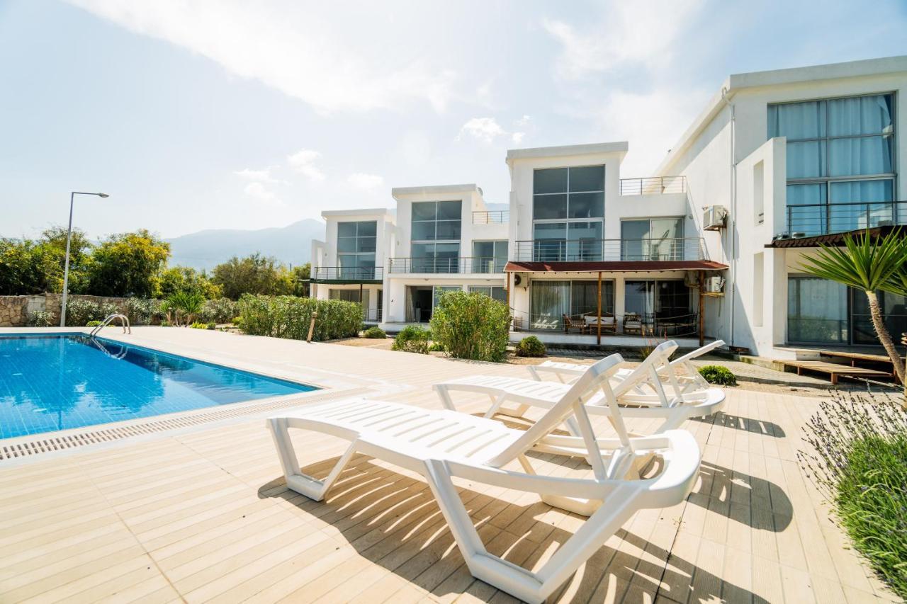 Spacious Three-bedroom With Sea View A4 *