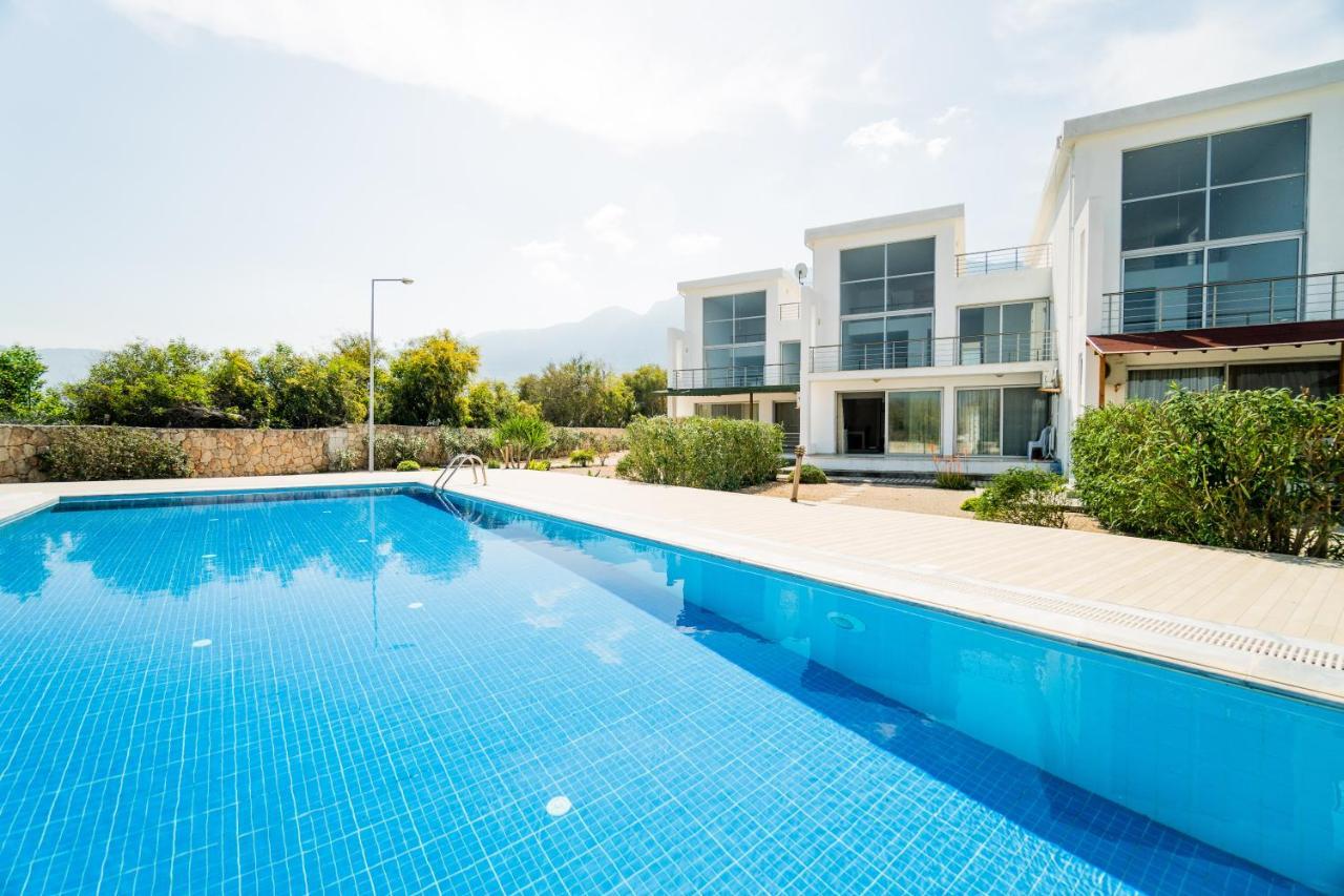 Spacious Three-bedroom With Sea View A4 *