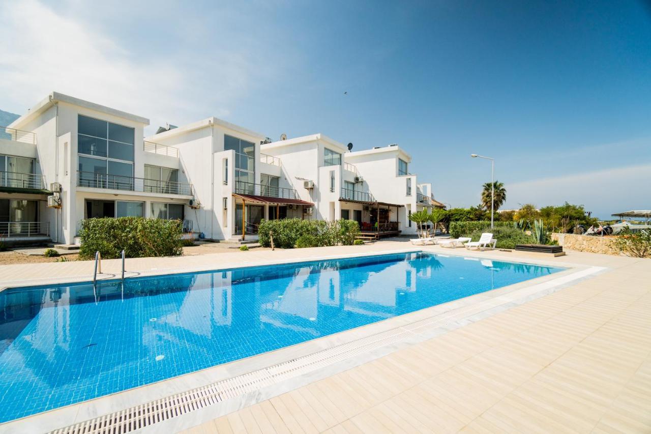 Spacious Three-bedroom With Sea View A4 *