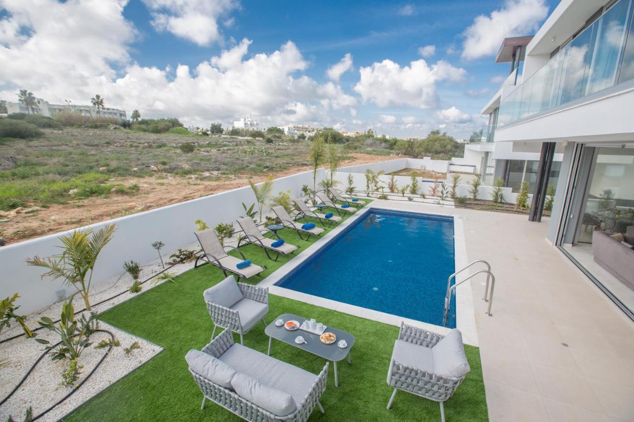 Oli Vine Villa Protaras