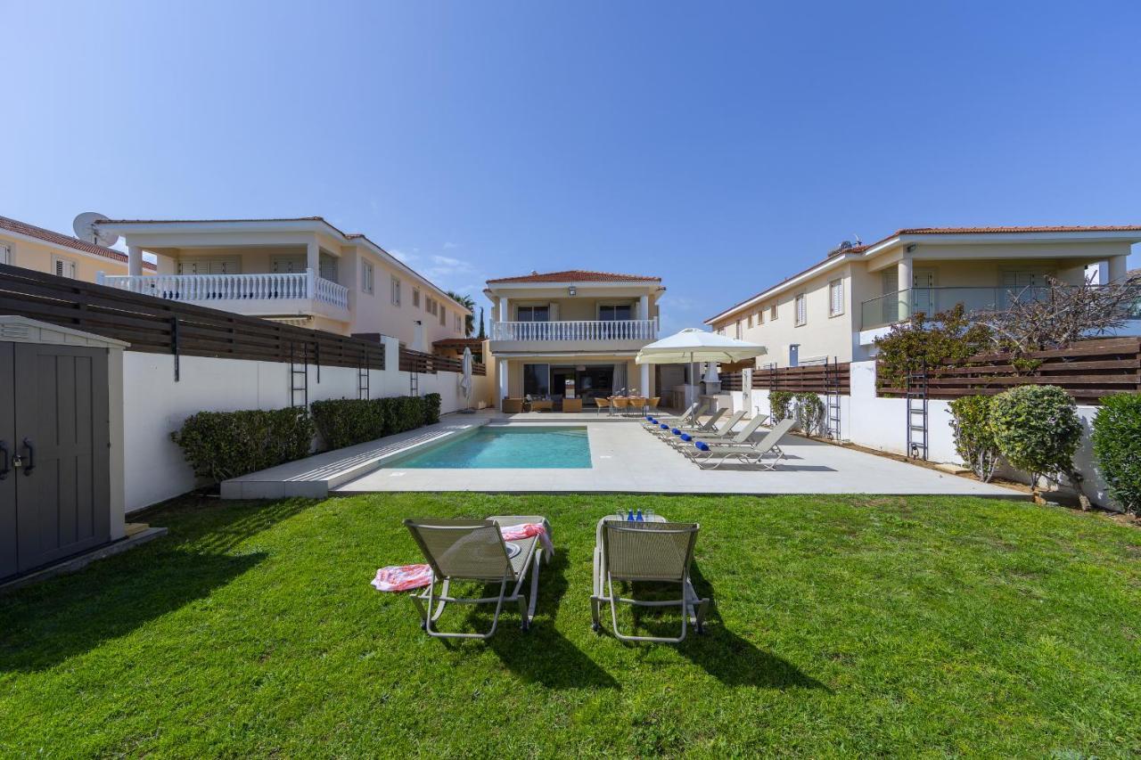 Beachfront Pietra