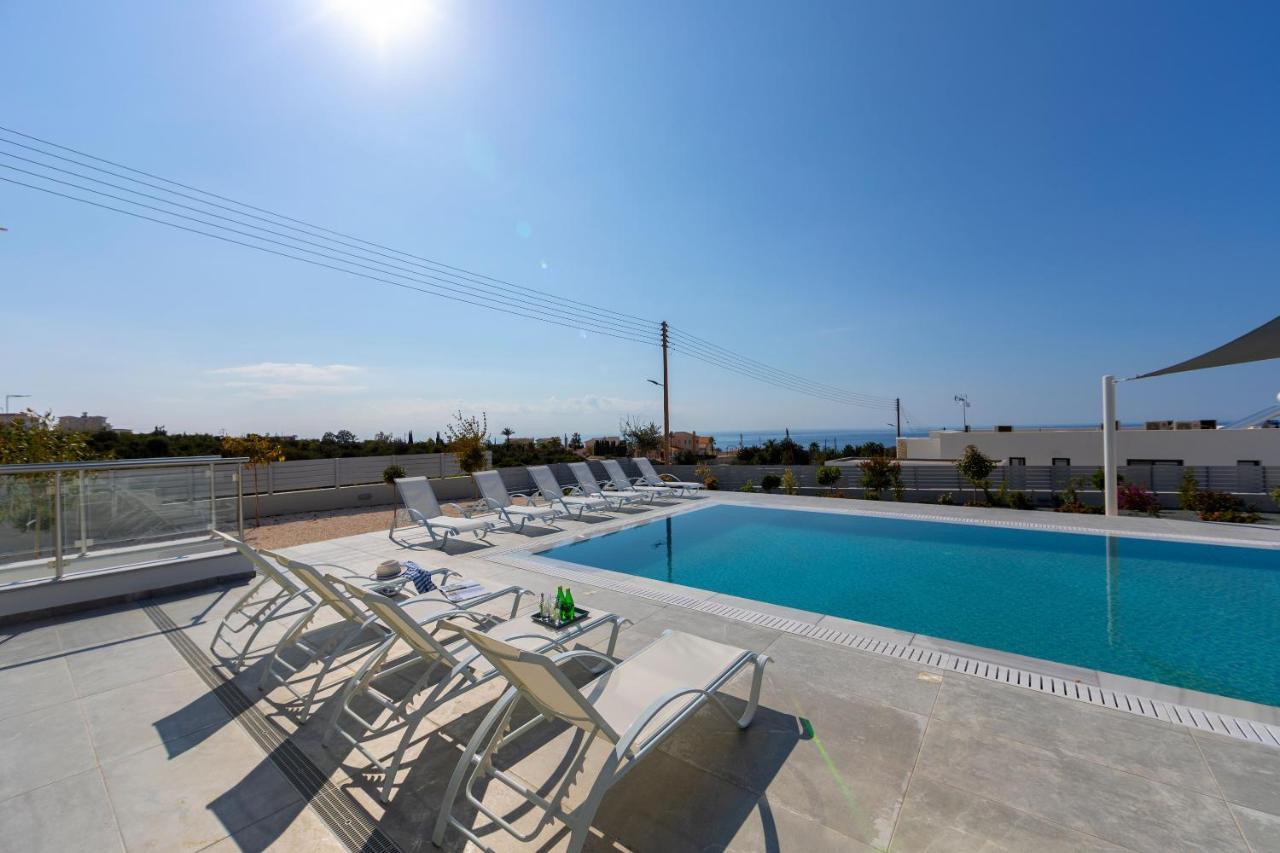 Villa Andromeda, Sea Caves