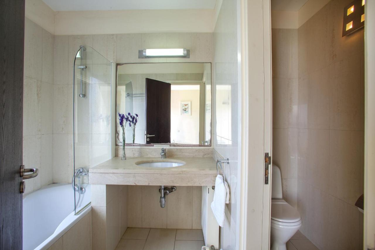 Villa Seafront Infinte Aretousa *