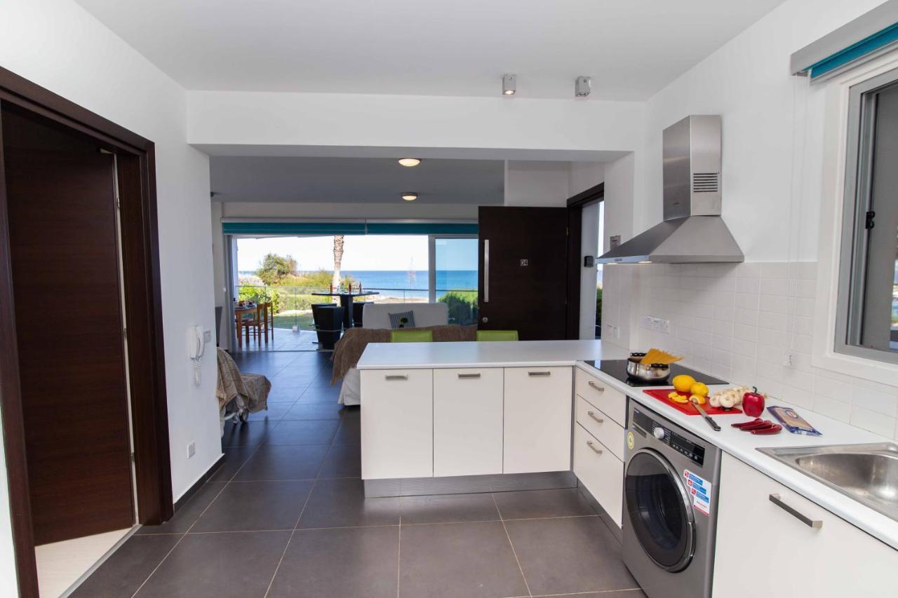 Trident 4 Paralimni