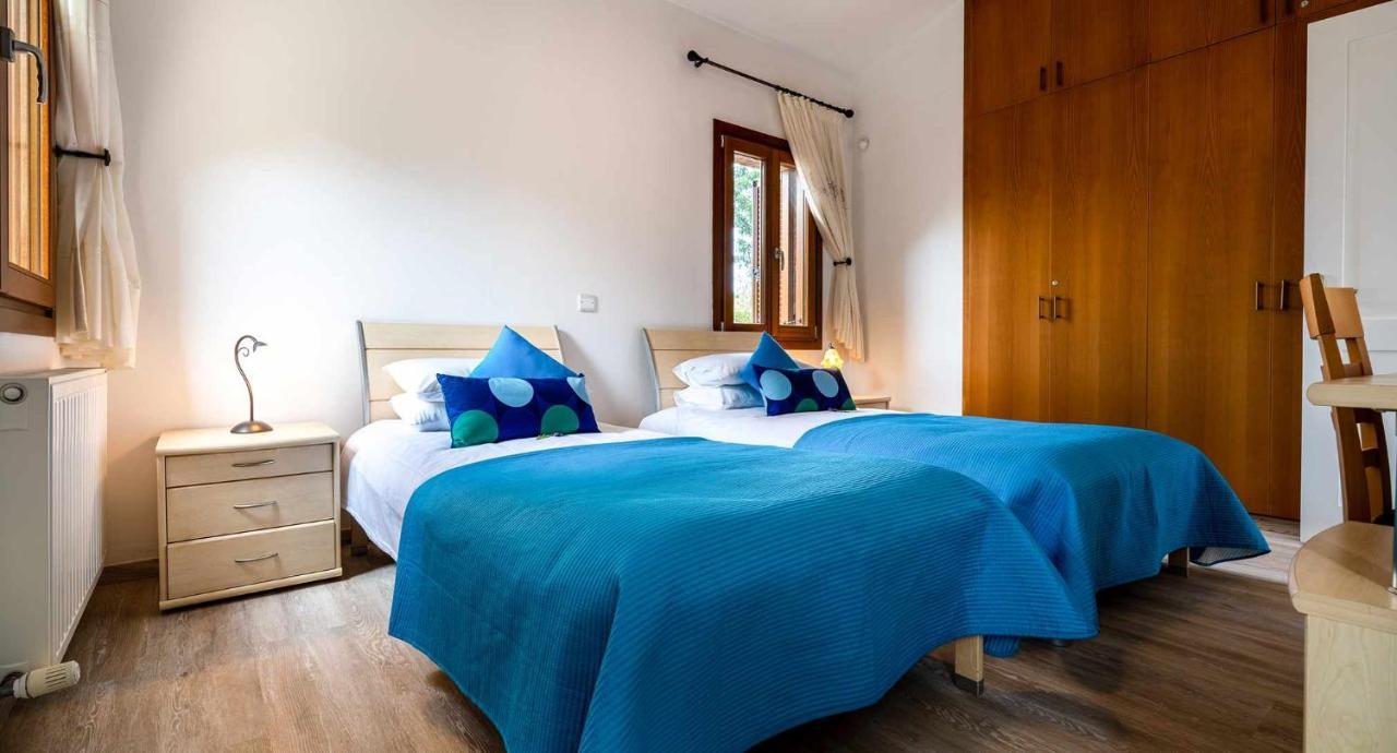 4 Bedroom Helidoni With Private Infinity Pool, Aphrodite Hills * Kouklia