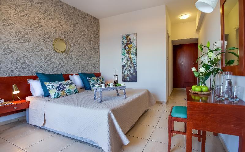 Iris Hotel 3*