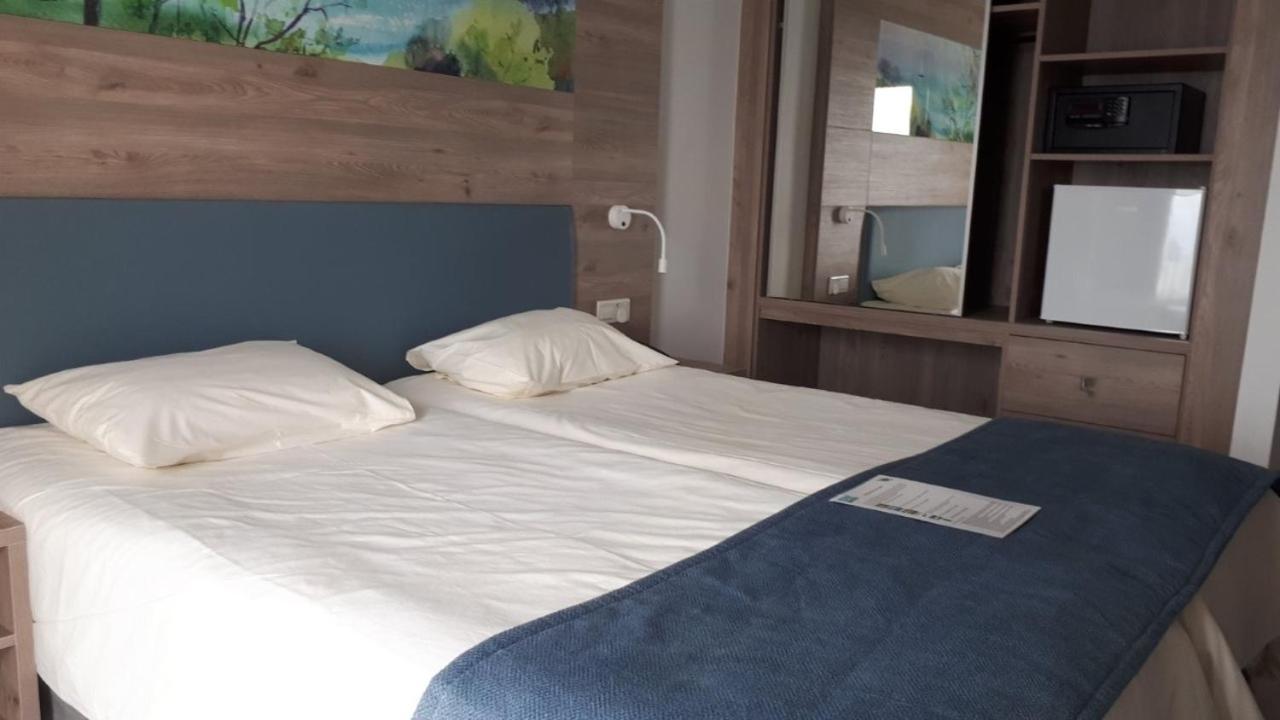 Aparthotel Karousos *