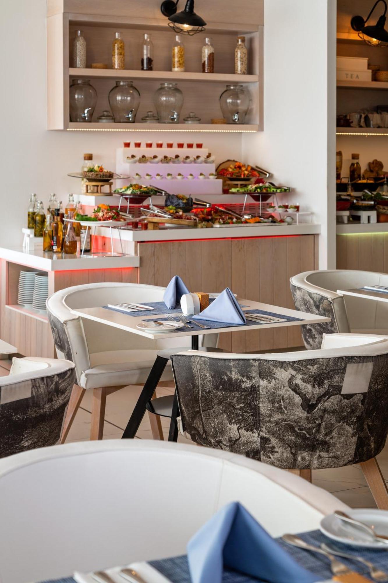 Hotel King Jason - Designed For Adults By Louis Protaras