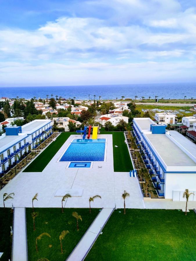 Royal Life Poseidon Apartment