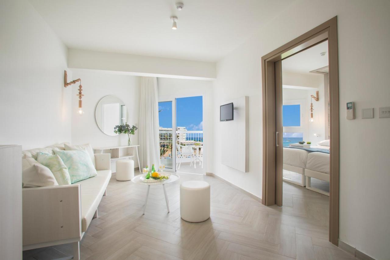 Infinity Blu - Designed For Adults By Louis 4*
