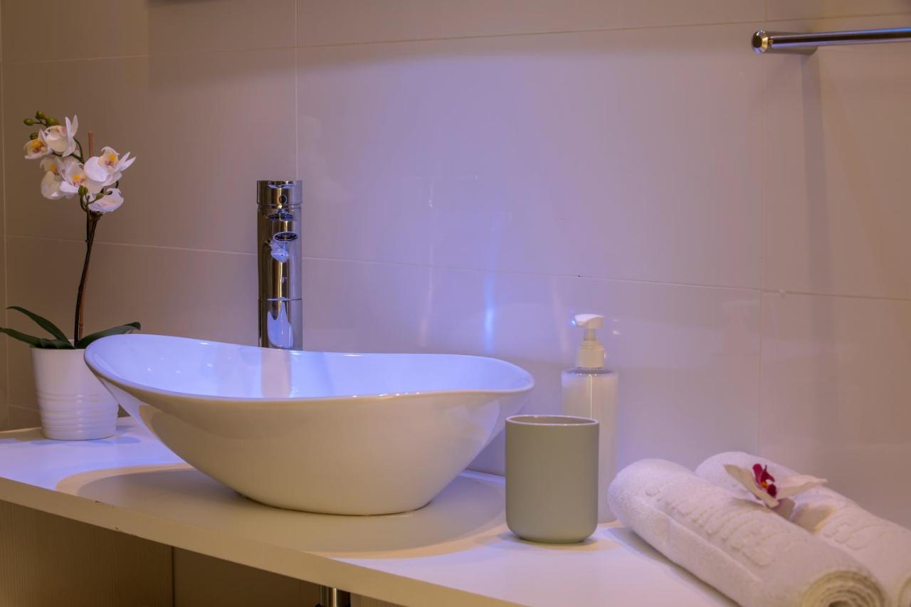 Infinity Blu - Designed For Adults By Louis 4*