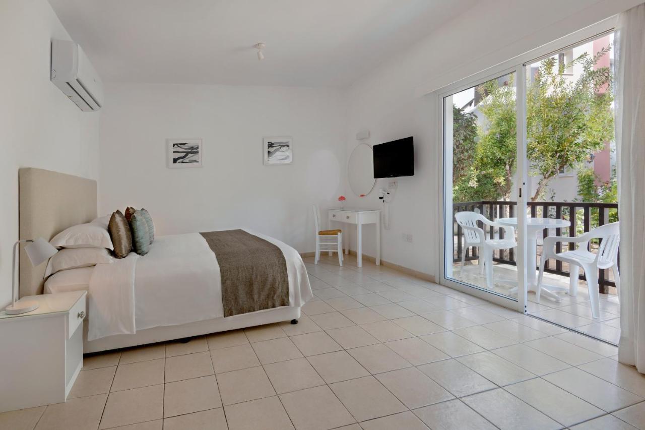 Akti & Village 4*