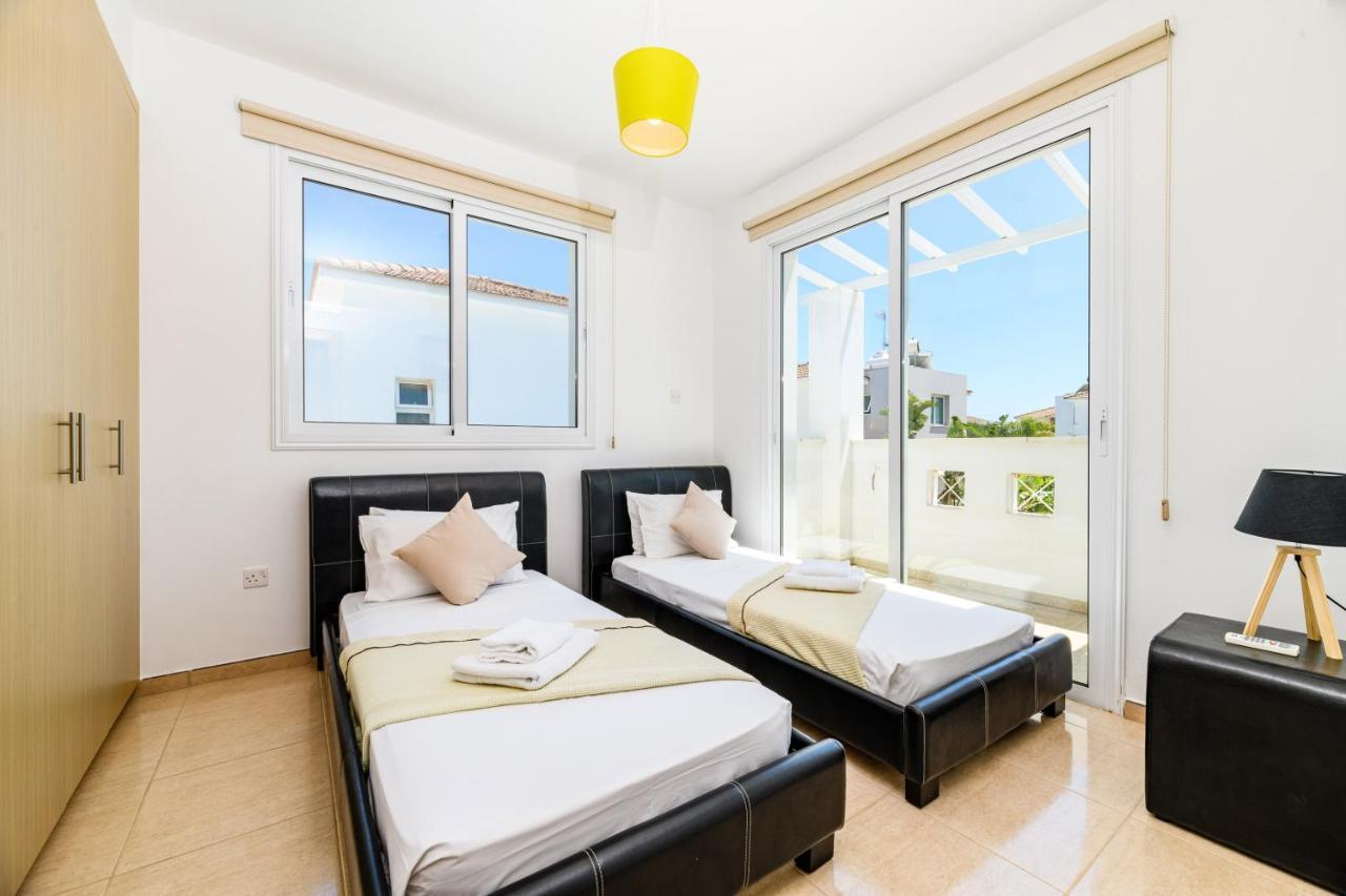 Avra Villas *