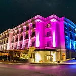 Rocks Hotel & Casino