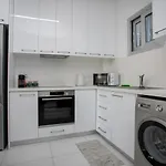 Eden-Perfect Location, Sea View, Stylish Apartment