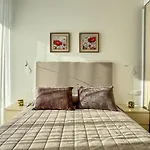 Malberry Park 302 - Modern 2 Bedroom Apartment With Pool, Gym, Jaccuzi