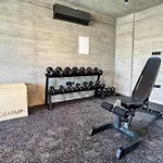 Malberry Park 302 - Modern 2 Bedroom Apartment With Pool, Gym, Jaccuzi