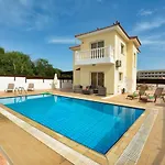 Nissi Villa Crystal