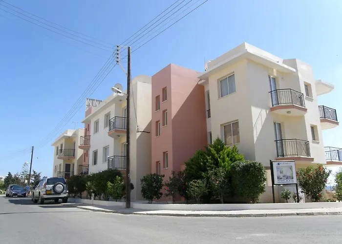 Athena And The Owl Beachside Apt