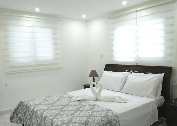 Seafront - 2 Bedroom Modern