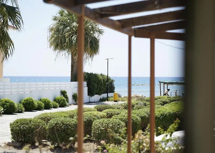 Searenity Seafront House - 50M From The Beach