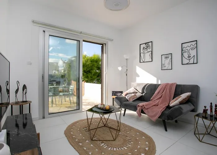 Eden-Perfect Location, Sea View, Stylish Apartment