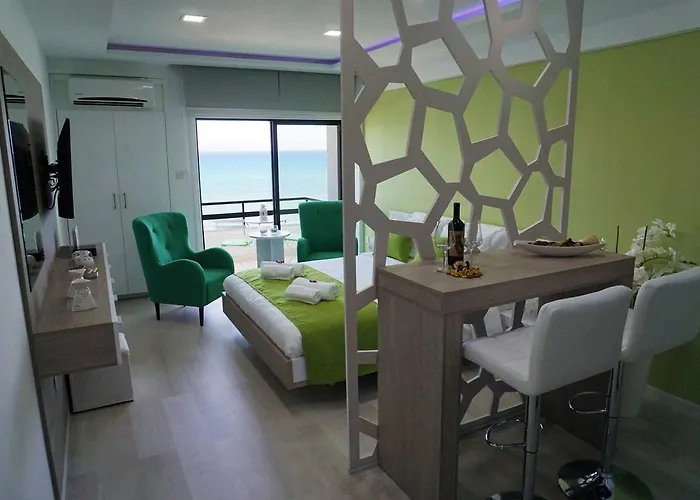 Lazuli Sea View-Beachfront Ap 405