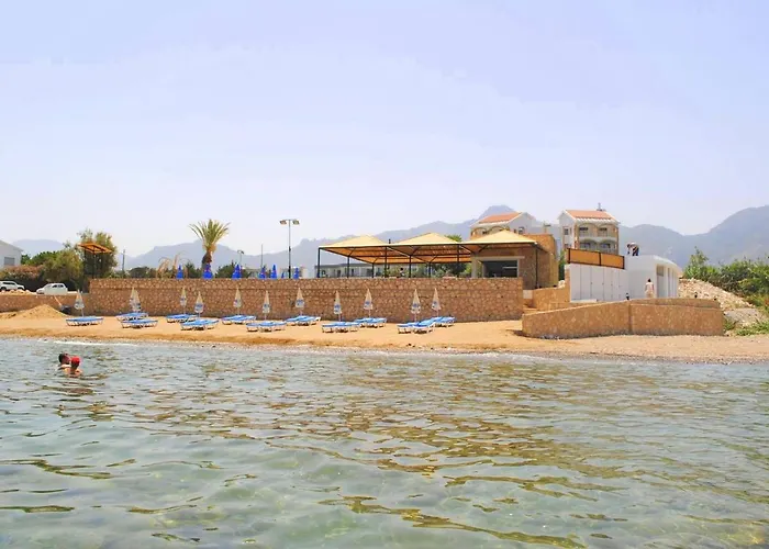 Seafront Silver Waves Mini Hotel & Restaurant & Pool