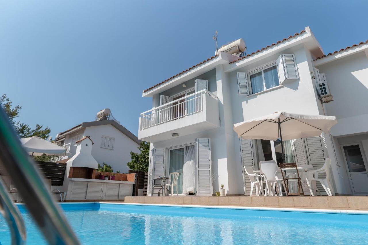 Sun & Private Villa