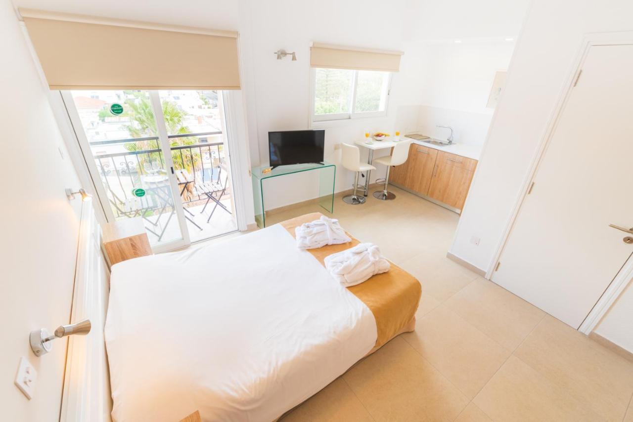 Chrielka Aparthotel 3*