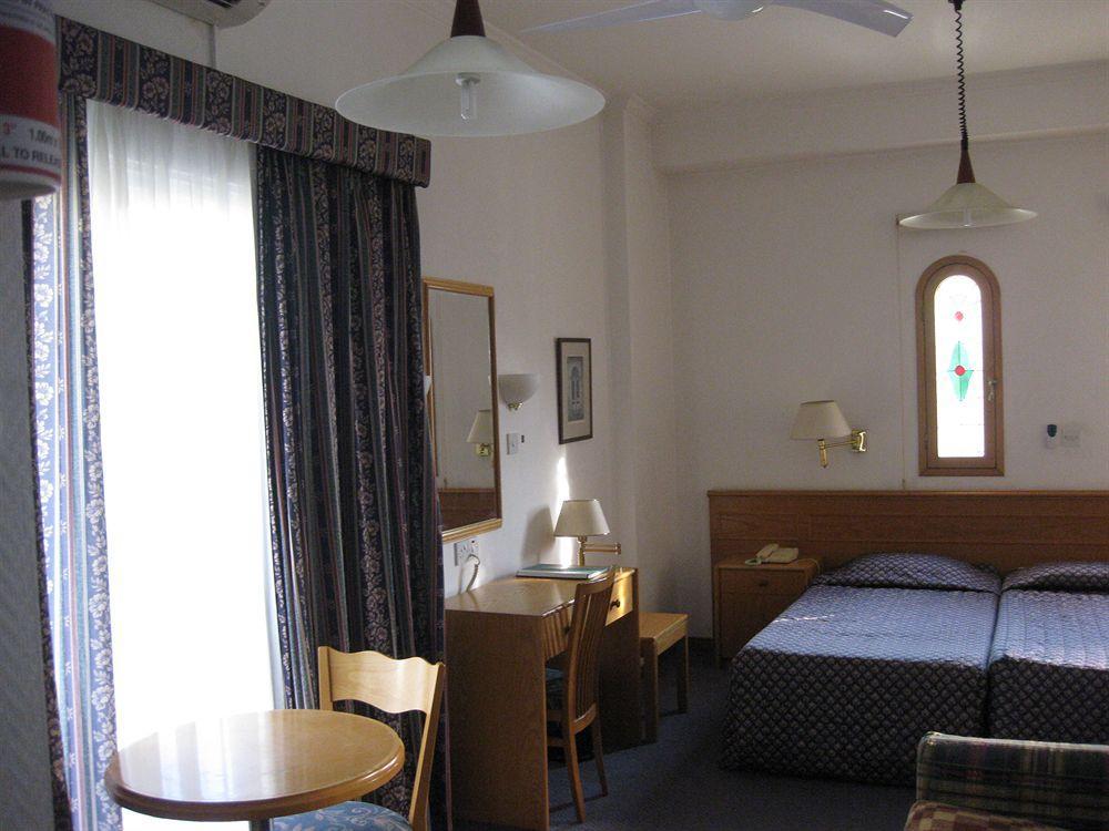 Chrielka 3* Limasol