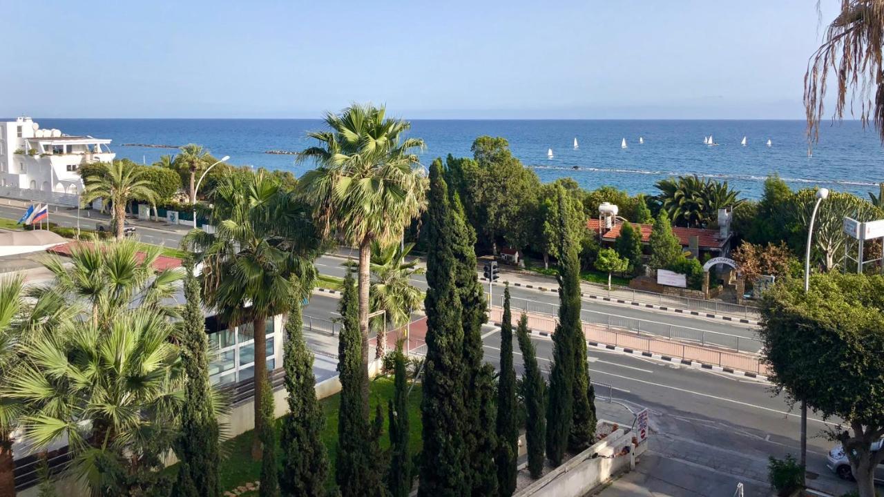 Seafront - 2 Bedroom Modern * Limassol