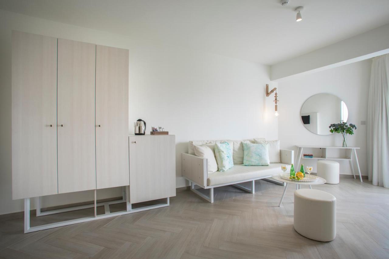 Infinity Blu - Designed For Adults By Louis 4*