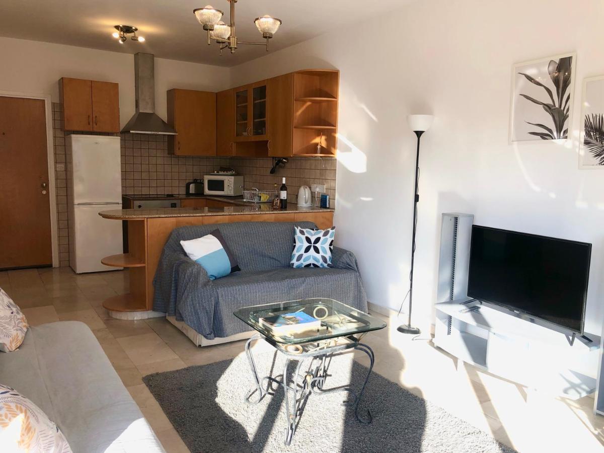 1 Bedroom Flat, Prime Location Near Sea, Sleeps 4 Appartement