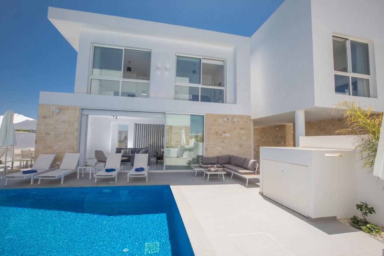 Vie Bleu Villa *