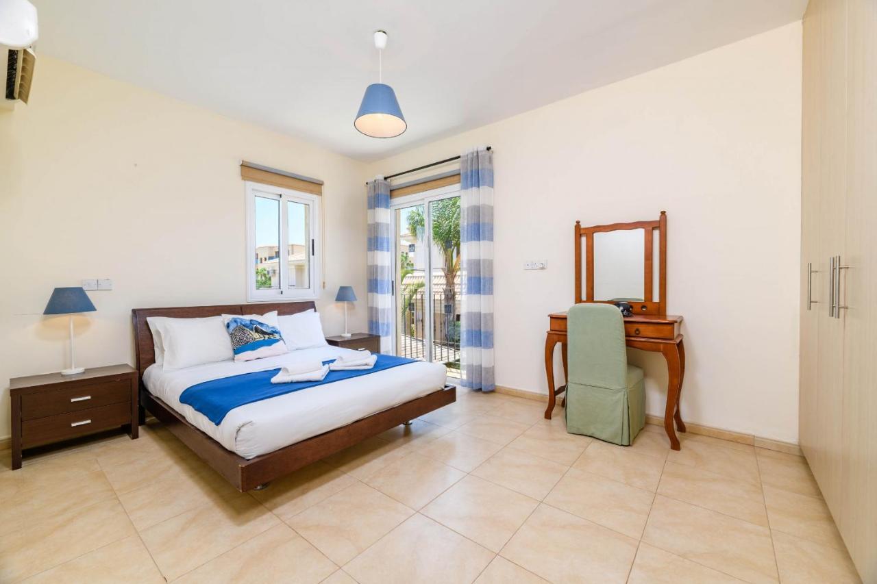 Blue Water Bay Villa *