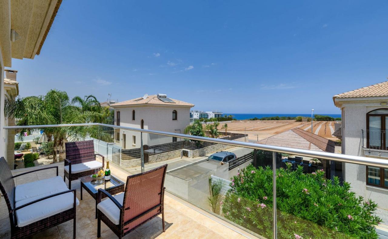 Blue Water Bay Villa *