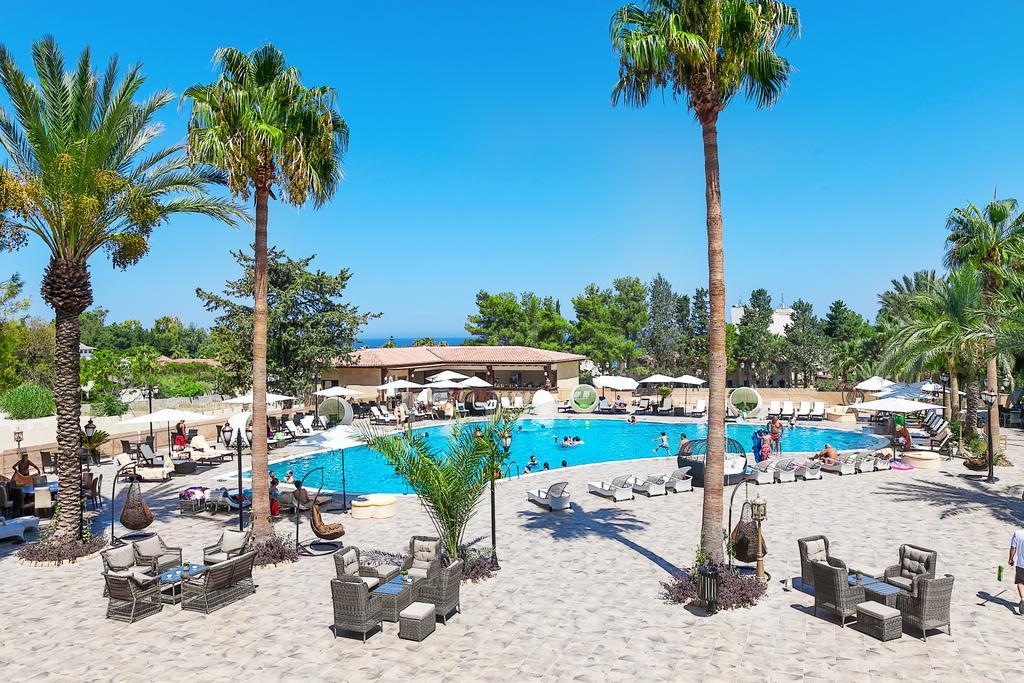 Hotel Le Chateau Lambousa 4*