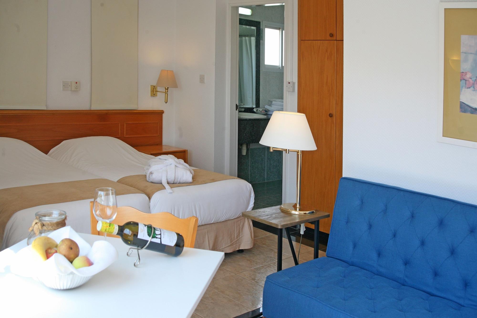 Aparthotel Chrielka Limasol