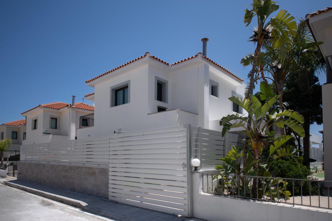 Luxury Agathoula Villa *