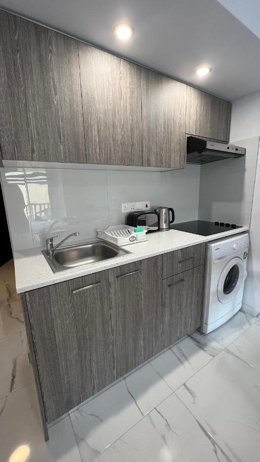 Elena Court Apartment *