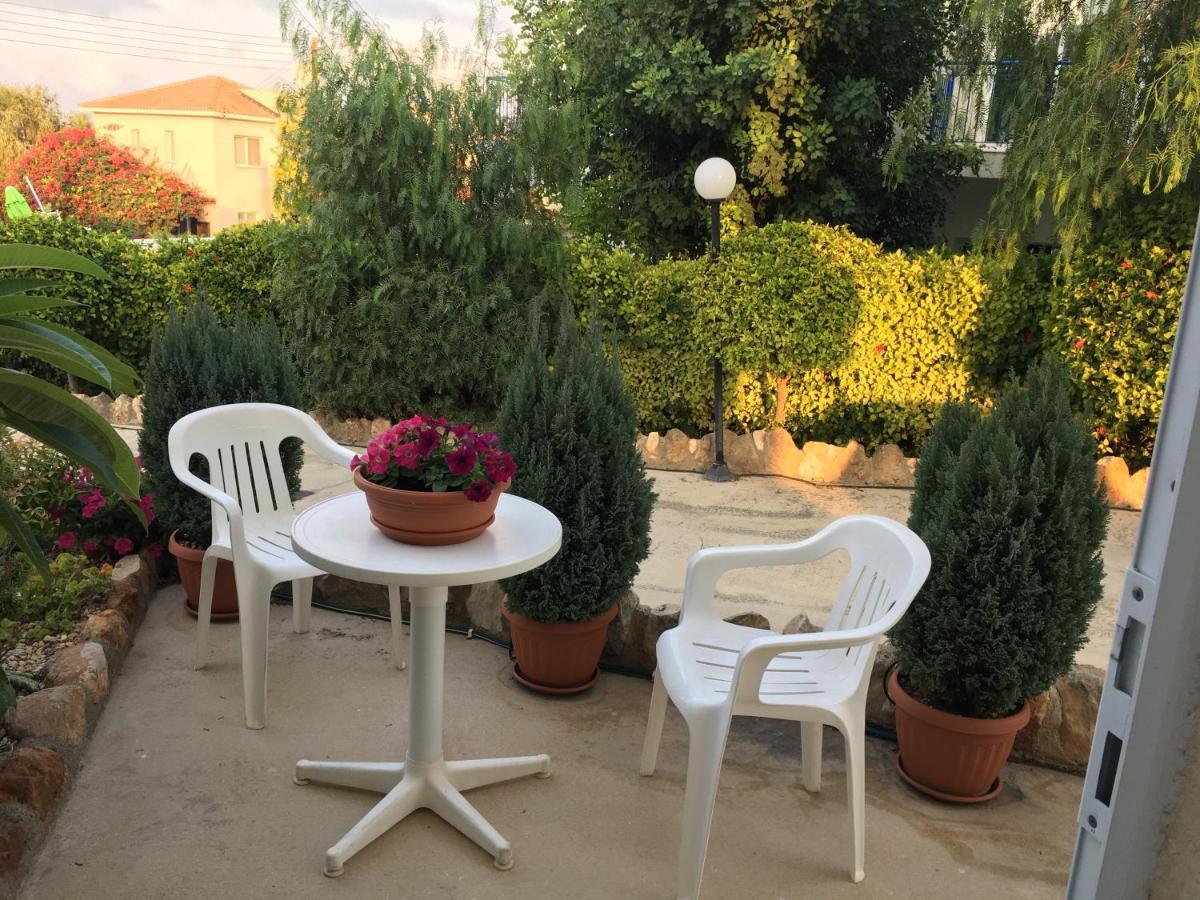 Eva Gardens Corner House With Stunning Garden And Huge Swimming Pool Next To Coral Bay Holiday home *