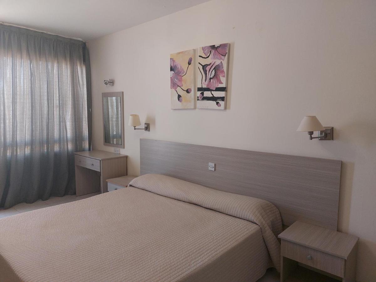 Tasiana Star Aparthotel 3*