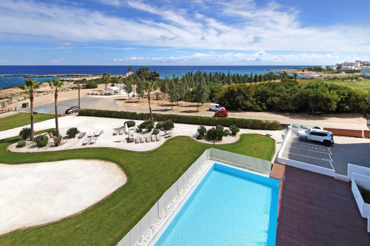 Josephine - Beachfront *
