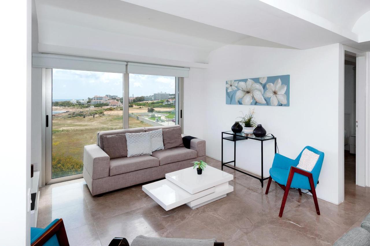 Marisol - Beachfront Apartment *