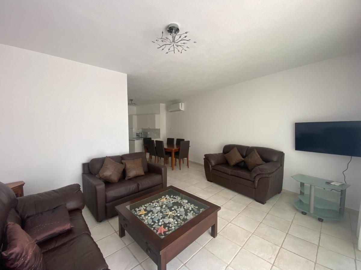 Appartement Corner Townhouse In Regina Gardens,