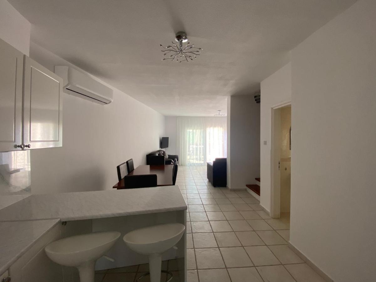 Corner Townhouse In Regina Gardens, Appartement *