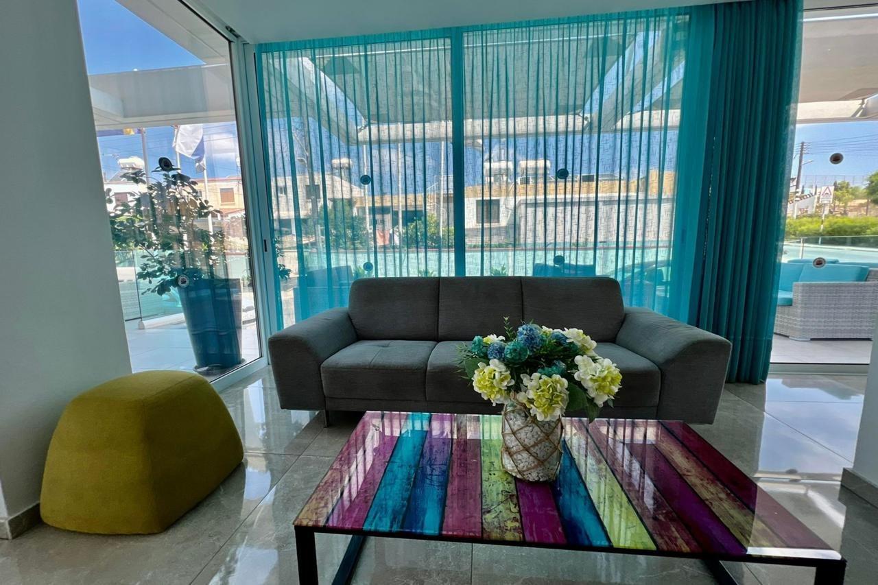 Sunny Blue Hotel