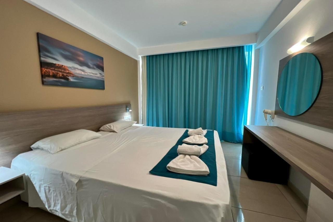 Sunny Blue Hotel 3*